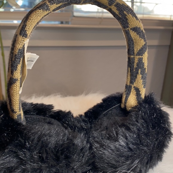 Michael Kors Signature Ear Muffs - Picture 2 of 5